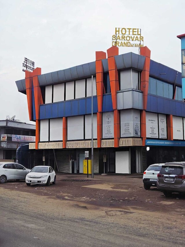 HOTEL SAROVAR GRAND