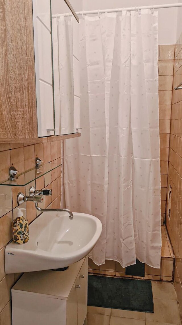 Modern 2BR Apt Long Stays Sleeps 5