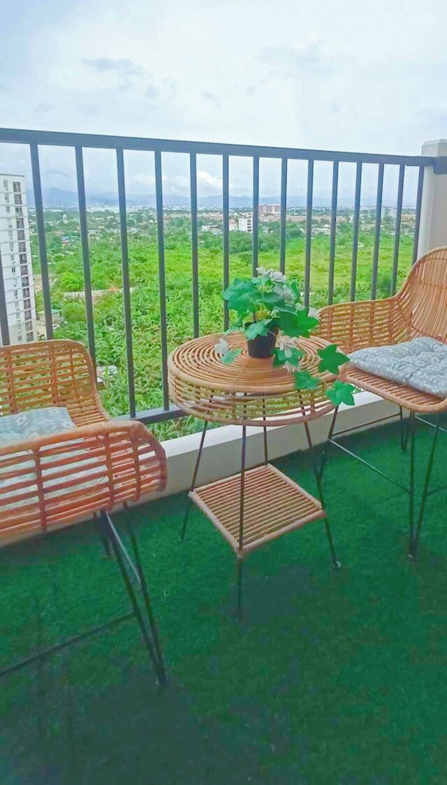 Studio w Pool, Mountain & City View Mactan Airport