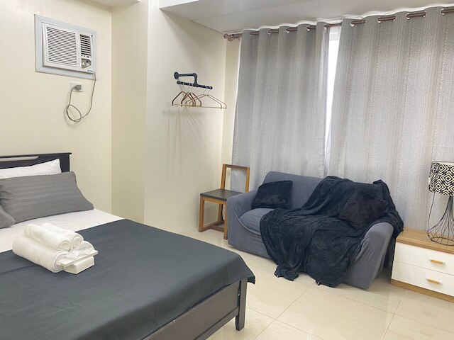 Cozy Room in Modern Parañaque Condo With 2 Bedrooms