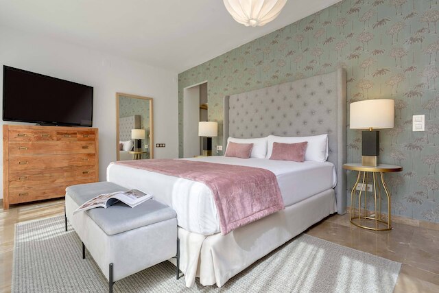 Luxury Apartment in City Center. Puerta Real II