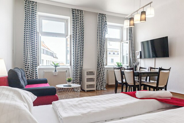 Lovely 2BR Apt Near Downtown