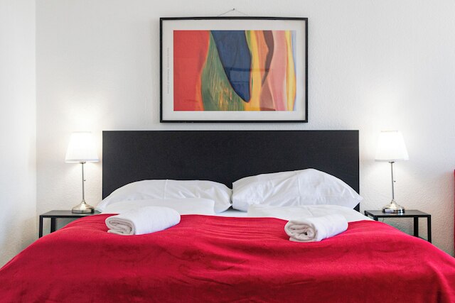 Lovely 2BR Apt Near Downtown