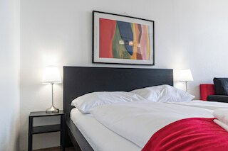 Lovely 2BR Apt Near Downtown