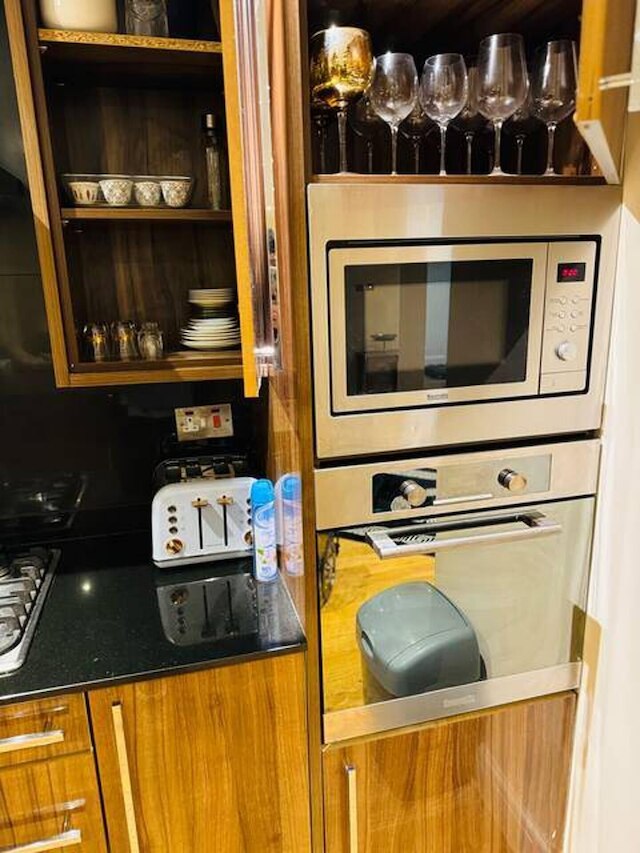 3ベッド セントラル アパートメント - スリープス 8 & フリー パーキング