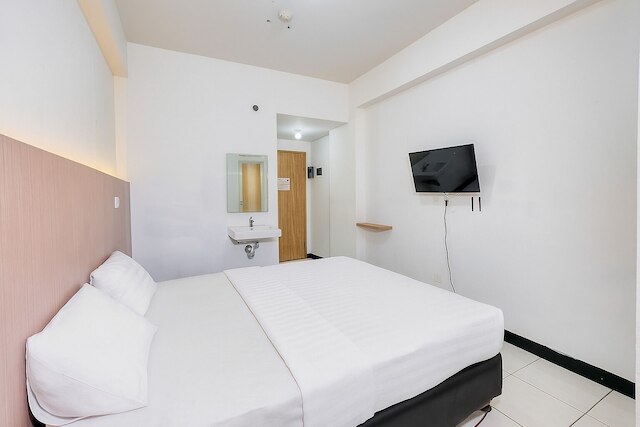 Quintessa Room at Candiland Apartement