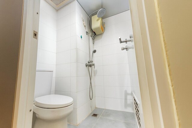 Quintessa Room at Candiland Apartement