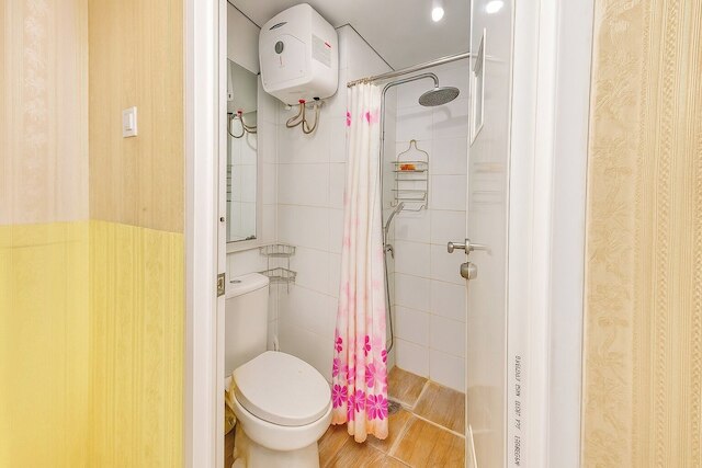 Quintessa Room at Candiland Apartement