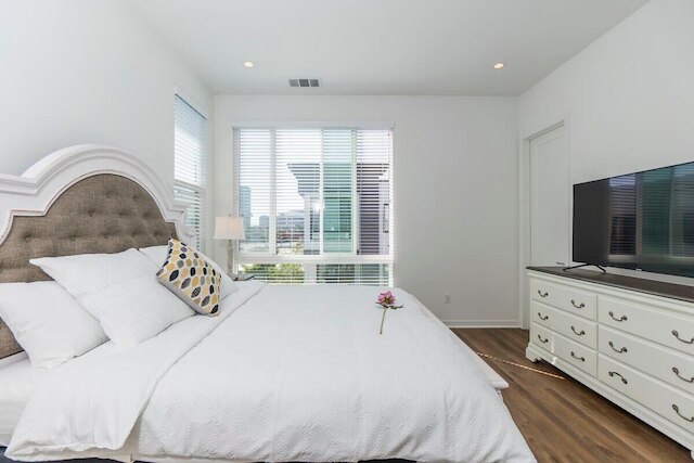 Central Location Master Bedroom w Shared Bathroom