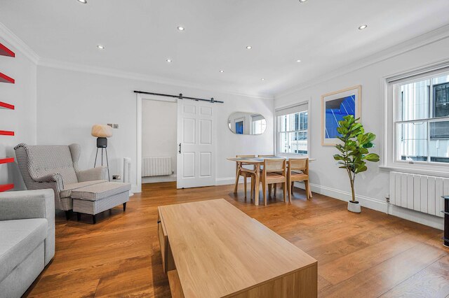 ア スカラーズ ギャラリー ブルームズベリー バイ フランキー セイズ