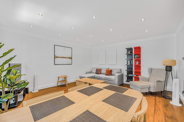 ア スカラーズ ギャラリー ブルームズベリー バイ フランキー セイズ