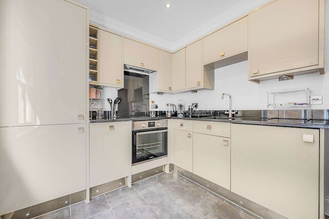 ア スカラーズ ギャラリー ブルームズベリー バイ フランキー セイズ