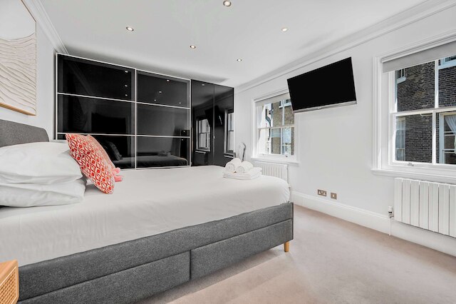 ア スカラーズ ギャラリー ブルームズベリー バイ フランキー セイズ