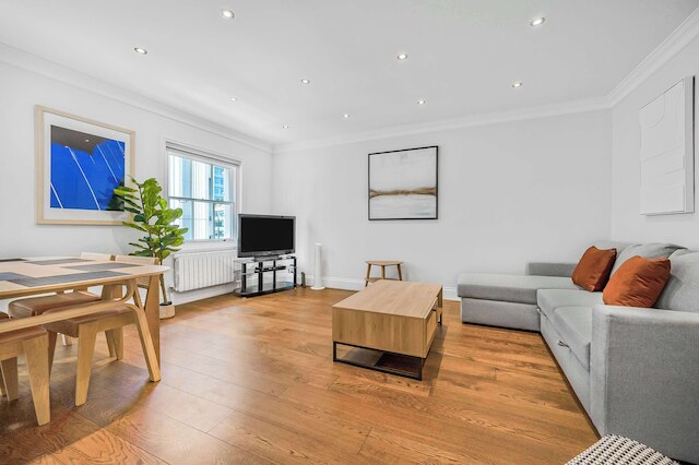 ア スカラーズ ギャラリー ブルームズベリー バイ フランキー セイズ