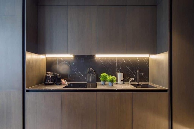 ザ アヴィーチ シグネチャー ソーホー バイ フランキー セイズ