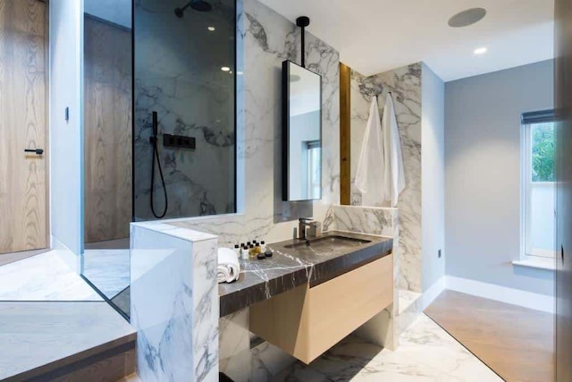 ザ アヴィーチ シグネチャー ソーホー バイ フランキー セイズ