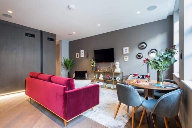 ザ アヴィーチ シグネチャー ソーホー バイ フランキー セイズ