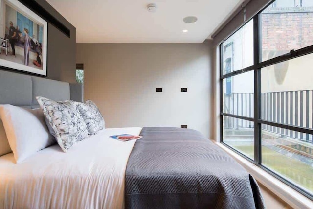 ザ アヴィーチ シグネチャー ソーホー バイ フランキー セイズ