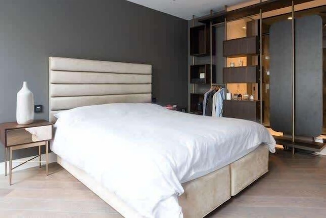 モノクローム マジェスティ - ソーホー - by フランキー セイズ