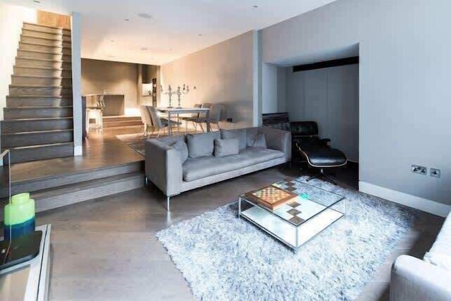 モノクローム マジェスティ - ソーホー - by フランキー セイズ