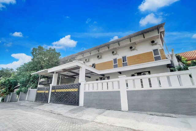 ホテル O サガラ ホームステイ ルンクット