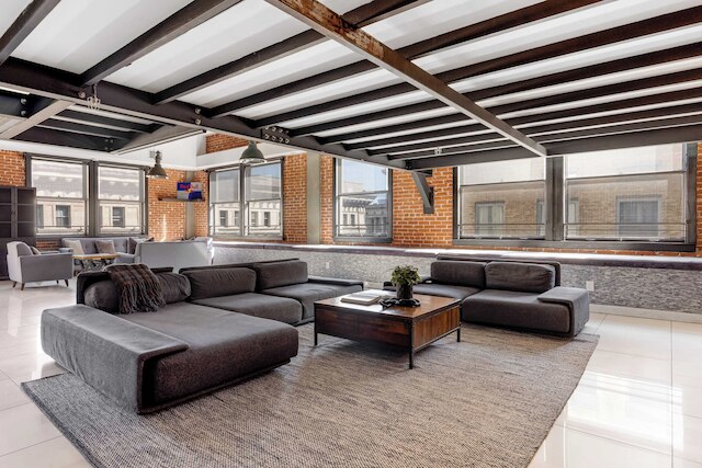 Skyline Lofts by Avantstay: a Multi-level Industrial-chic Retreat in Dtla With Rooftop Views, Soaring Ceilings & Steps to Dining, Music & Culture