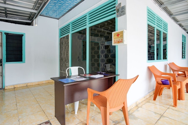 ホテル O アル バロカ エンブン コステル シャリア