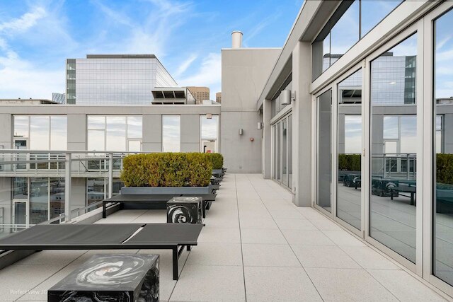 Unbeatable Top Floor Views Central Modern