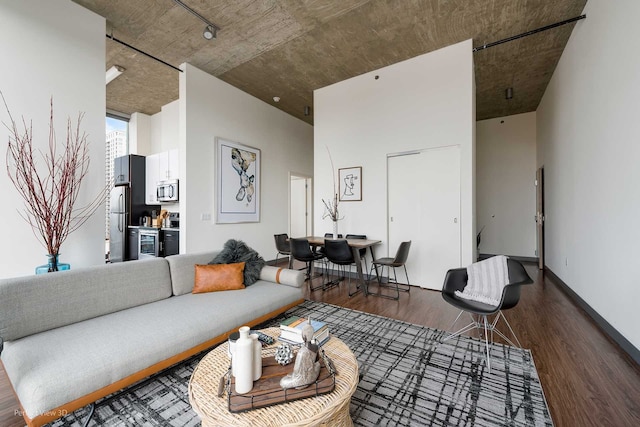 Unbeatable Top Floor Views Central Modern