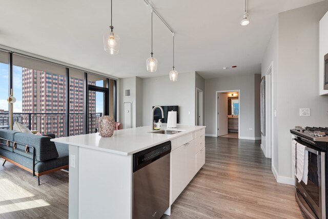 River North 2BR High Ceilings Comfort