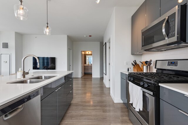 Mag Mile Retreat Stunning Views High-end 2BR