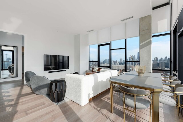 Penthouse Near Fulton Market 3BR Luxury