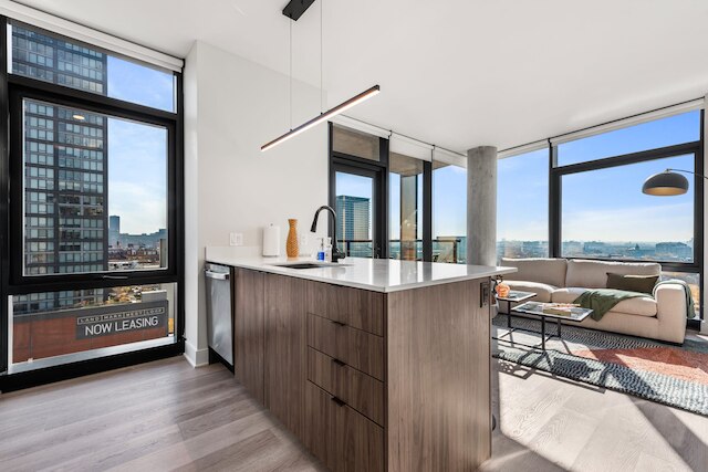 West Loop Oasis Walk to Dining Private Balcony