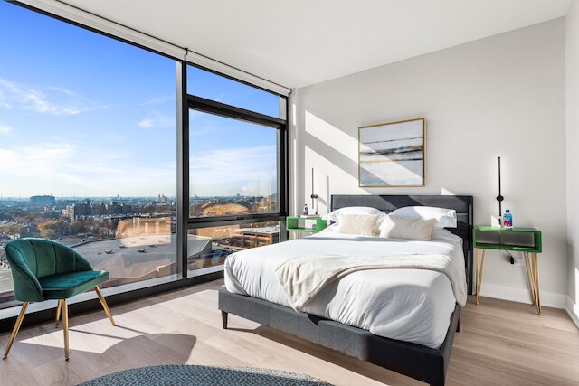 West Loop Oasis Walk to Dining Private Balcony