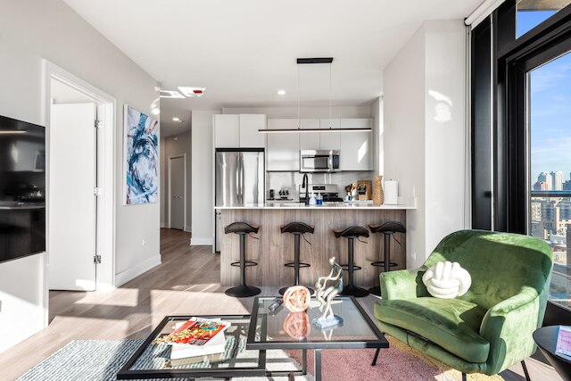 West Loop Oasis Walk to Dining Private Balcony