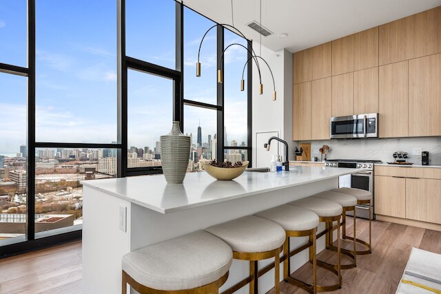 Luxury Penthouse 3BR Prime Location