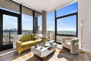 West Loop Charm Dining Nightlife Balcony