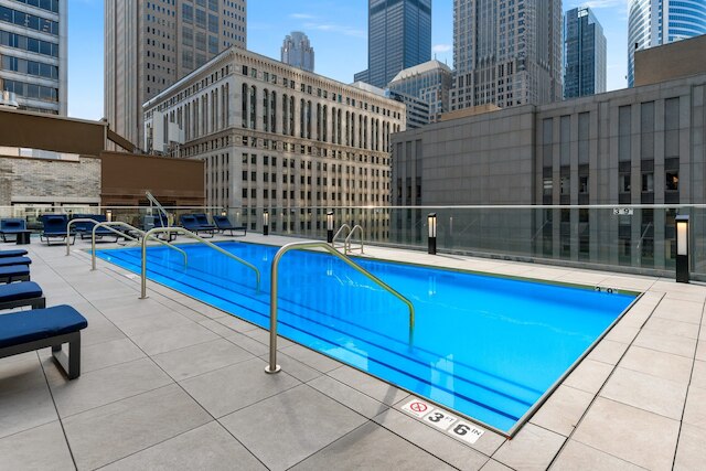 The Loop 2BR Historic Modern Luxury Amenities