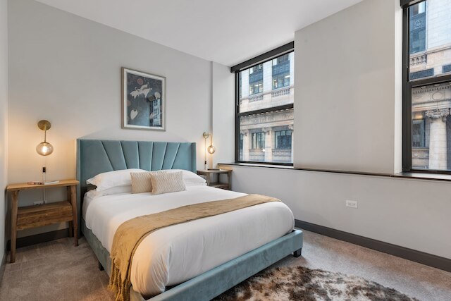 Apartment in The Loop Great Amenities Near Shops