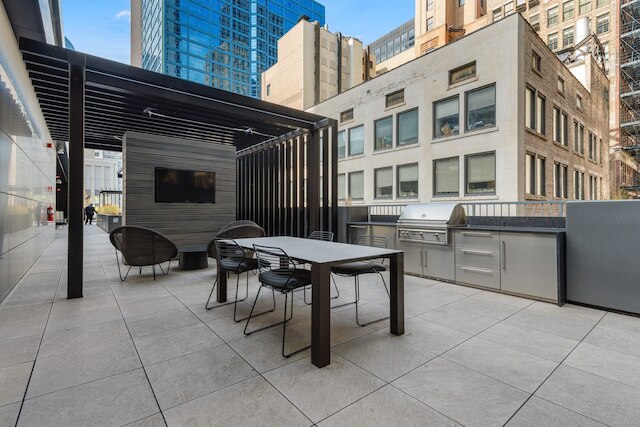 Apartment in The Loop Great Amenities Near Shops