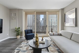 Downtown Retreat 2BR Balcony Resort Comfort