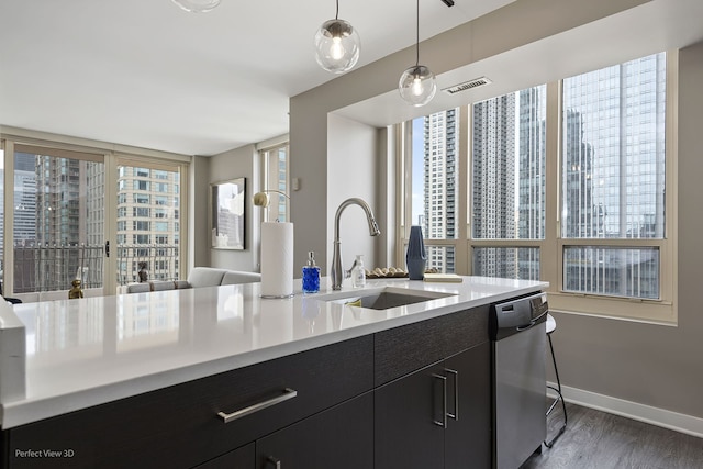 Downtown Retreat 2BR Balcony Resort Comfort