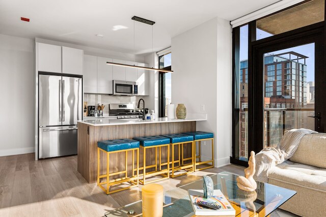 West Loop 3x 2BR Walk to Dining Gym Terrace