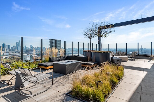 West Loop 3x 2BR Walk to Dining Gym Terrace