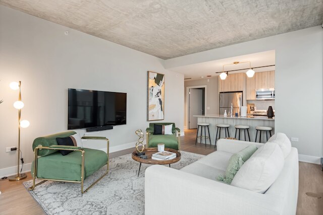 West Loop High-end 2BR Walkable City Views