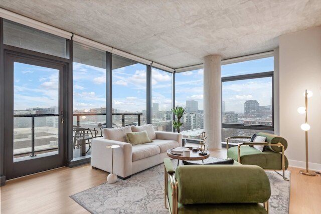 West Loop High-end 2BR Walkable City Views