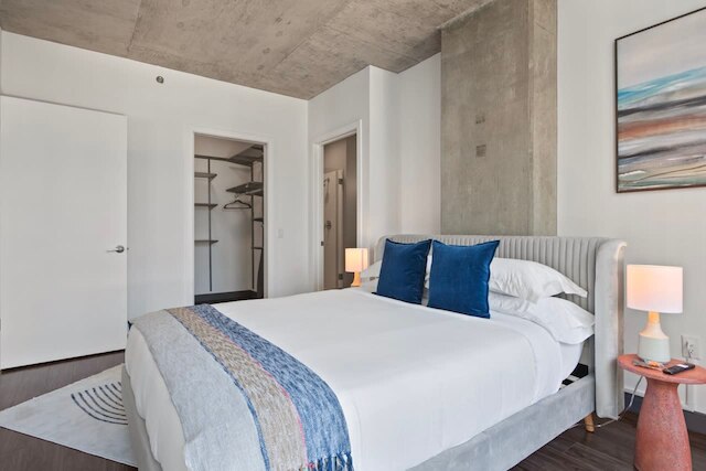 Loop City Views 2BR Apt Near Riverwalk