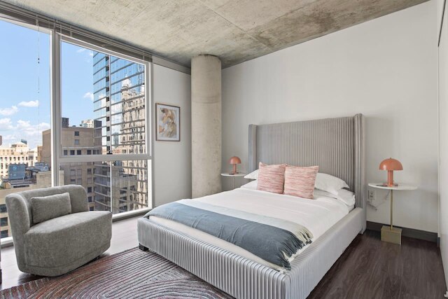 Loop City Views 2BR Apt Near Riverwalk