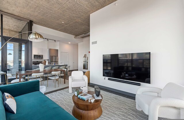 Cloud9 2x1 Apartments Fulton Market The Pop