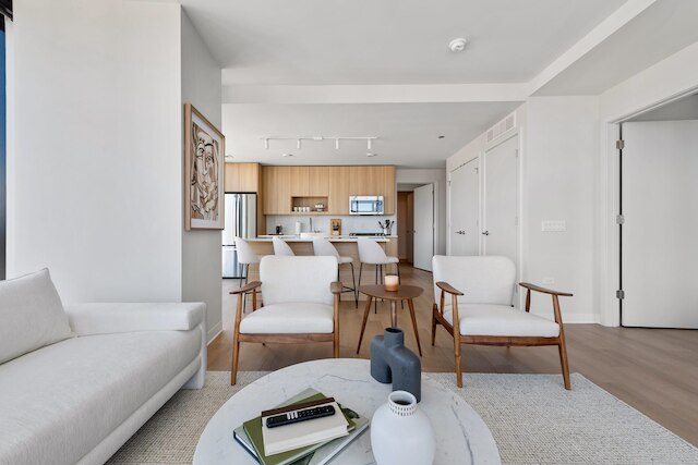 Lincoln Park Oasis Safe Stay Balcony Views